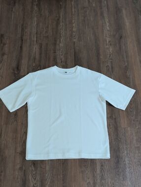 Uniqlo Classic Crew Neck T-Shirt